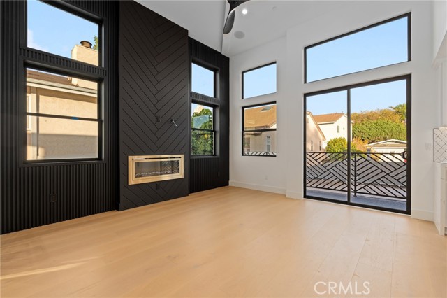 Detail Gallery Image 4 of 44 For 110 S Irena Ave #B,  Redondo Beach,  CA 90277 - 3 Beds | 4/1 Baths