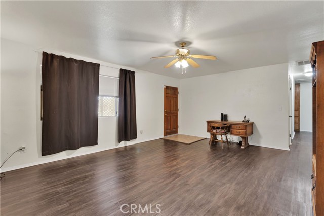 Detail Gallery Image 5 of 29 For 15481 Ramona, Apple Valley,  CA 92307 - 3 Beds | 2 Baths