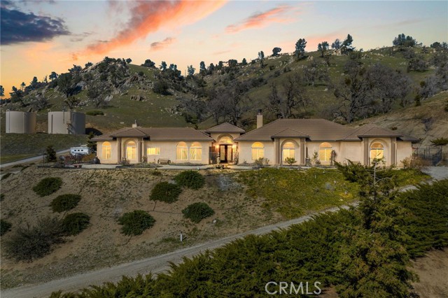 Detail Gallery Image 1 of 75 For 26551 Cumberland Rd, Tehachapi,  CA 93561 - 5 Beds | 6/1 Baths