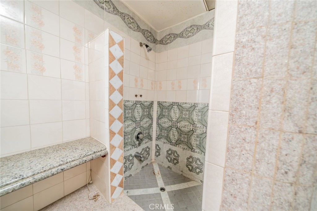https://media.crmls.org/medias/e39ec1d2-37bd-4778-88f1-6a8160a01a6a.jpg?preset=X-Large