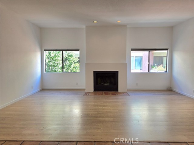 Detail Gallery Image 5 of 44 For 12355 Chandler Bld #202,  Valley Village,  CA 91607 - 2 Beds | 2 Baths