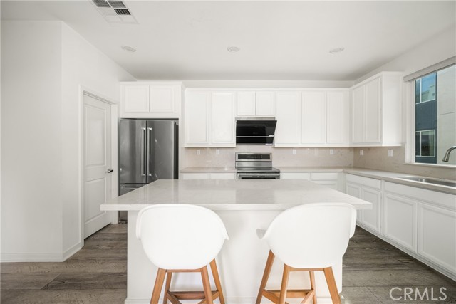 Detail Gallery Image 14 of 31 For 143 Citysquare, Irvine,  CA 92614 - 4 Beds | 3/1 Baths