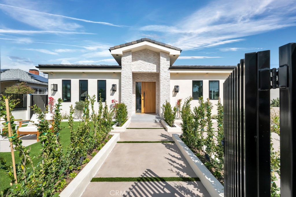 6238 Babcock Avenue