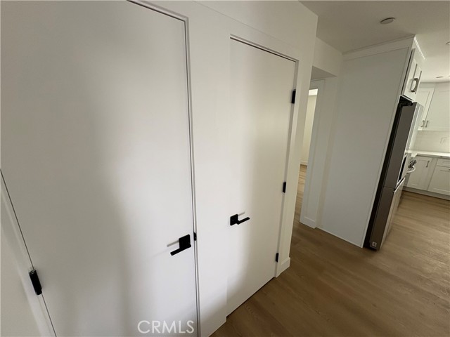 Detail Gallery Image 17 of 21 For 14165 Calvert St, Van Nuys,  CA 91401 - 4 Beds | 4 Baths