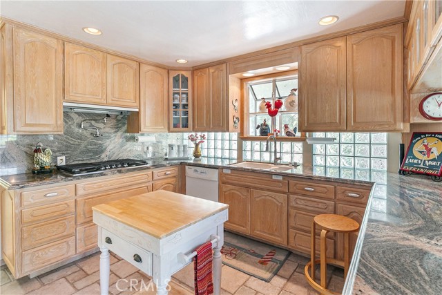 Detail Gallery Image 16 of 44 For 27888 West Shore Rd, Lake Arrowhead,  CA 92352 - 3 Beds | 2 Baths