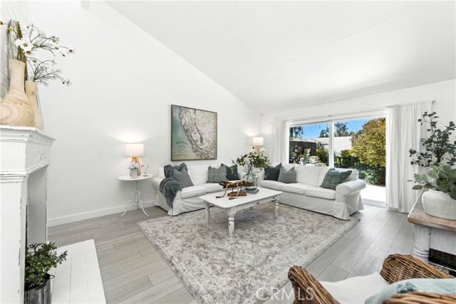 32117 Beachlake Lane, Westlake Village CA: https://media.crmls.org/medias/e3a068cc-6d6d-43c8-afae-373d89b72018.jpg