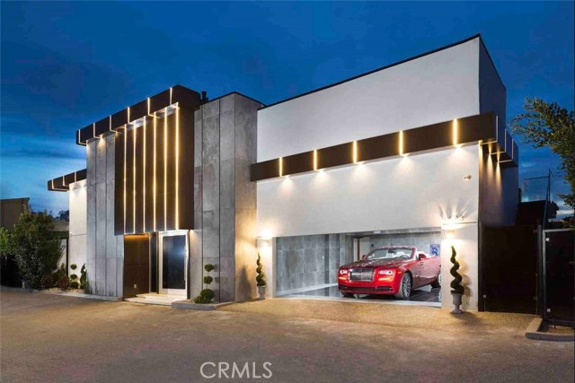 1623 Viewmont Drive Los Angeles, California The epitome of Hollywood Hills luxury, this sleek modern home is a must-see opportunity in a spectacular location. This stud up rebuilt home is positioned to capture some of the most stunning views the Hollywood Hills has to offer. Fully furnished and exquisitely finished modern yet warm home built with entertainment and family in mind, this home is completely move-in ready. The home boasts 5 bedrooms, 5 bathrooms, and world class amenities such as the Rolls Royce licensed theatre and garage. The main rooms open to vast outdoor entertaining terraces to enjoy the views and private pool and spa.
This home can be sold in conjunction with 1610 Viewmont Dr. (PW21030690) and 1680 Sunset Plaza Dr. (PW21030715). All three homes have historically been rental properties and have an exemplary rental history. Included in the sale is the option for the rental website domain and access to a 55-broker network.