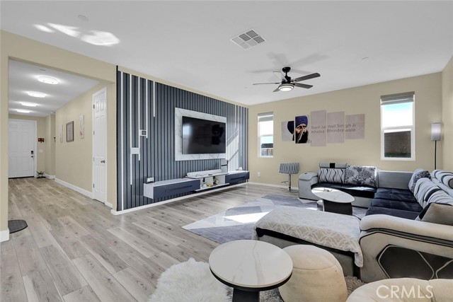 Detail Gallery Image 7 of 54 For 882 Kirkwood Ct, Olivehurst,  CA 95961 - 6 Beds | 3/1 Baths