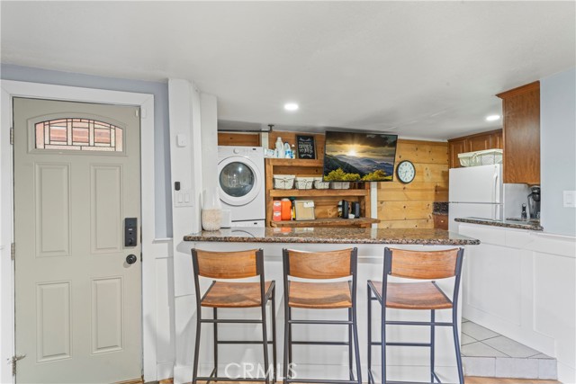 Detail Gallery Image 6 of 53 For 101 State Highway 173, Lake Arrowhead,  CA 92352 - 3 Beds | 3 Baths
