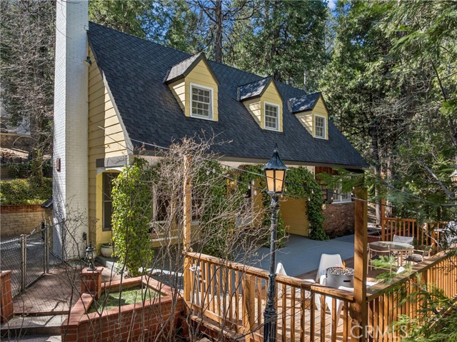 Detail Gallery Image 3 of 58 For 222 Holiday, Lake Arrowhead,  CA 92352 - 3 Beds | 2 Baths