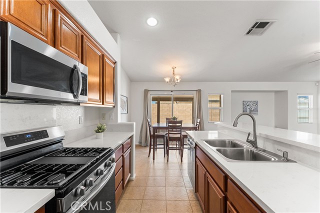 Detail Gallery Image 17 of 42 For 3319 Gemstone, Rosamond,  CA 93560 - 3 Beds | 2 Baths