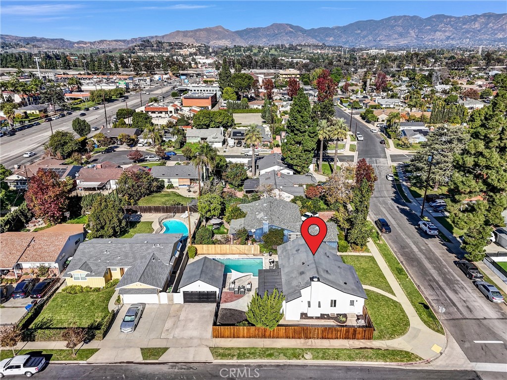 https://media.crmls.org/medias/e3a2799c-25f9-4227-8357-db5fd1fa46b6.jpg?preset=X-Large