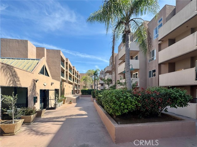 Detail Gallery Image 8 of 13 For 450 E 4th St #437,  Santa Ana,  CA 92701 - 2 Beds | 2 Baths