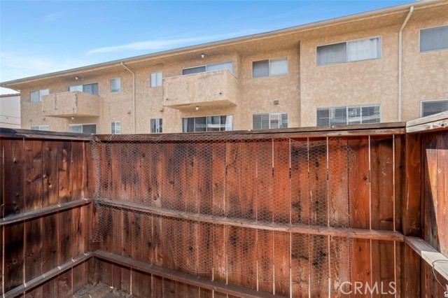 106 S Sierra Madre Boulevard, Pasadena CA: https://media.crmls.org/medias/e3a2fd99-a02a-49ca-8011-b294a7d9faa9.jpg