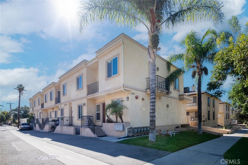 526 E Elmwood Avenue #103