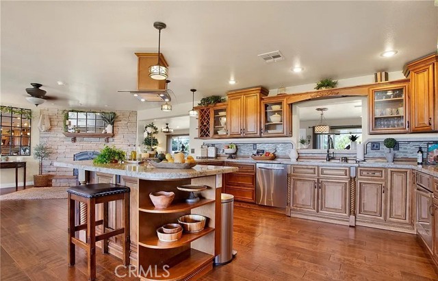 8686 Capelin Road, Phelan CA: https://media.crmls.org/medias/e3a3715b-f4d9-4eac-a411-202047515f39.jpg
