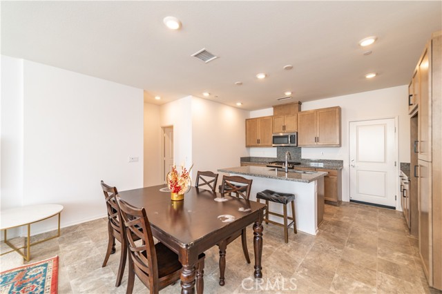 Detail Gallery Image 7 of 27 For 15907 Stresa Ln #10,  Fontana,  CA 92336 - 3 Beds | 2/1 Baths