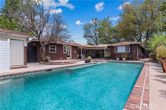 13405 Tiara Street, Valley Glen CA: https://media.crmls.org/medias/e3a53a73-f0cc-453a-ad6b-bd1cb0f03d6c.jpg