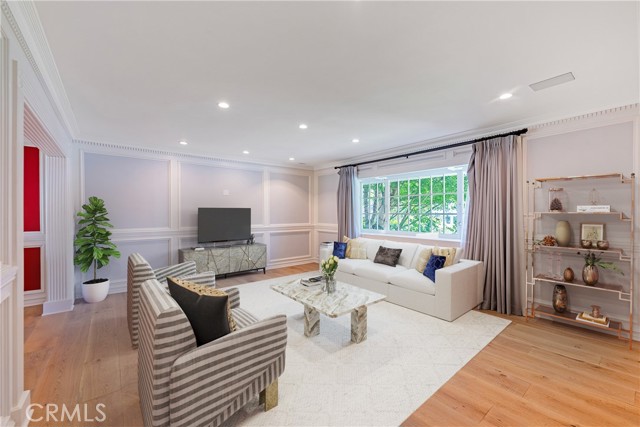 Detail Gallery Image 8 of 50 For 5463 Katherine, Sherman Oaks,  CA 91401 - 5 Beds | 3 Baths