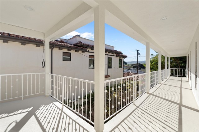 646 Avenue B photo 34