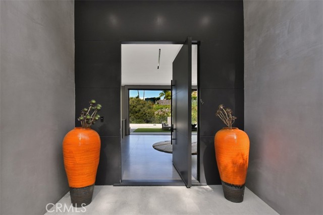 Detail Gallery Image 2 of 36 For 14753 Round Valley, Sherman Oaks,  CA 91403 - 4 Beds | 5 Baths