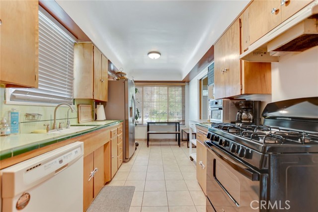 34510 Avenue B, Yucaipa CA: https://media.crmls.org/medias/e3a6a102-ce02-4c70-bad9-61b69345df41.jpg