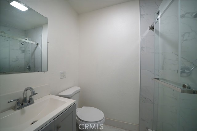 Detail Gallery Image 8 of 10 For 201 S Orange Ave, Santa Ana,  CA 92701 - 4 Beds | 2 Baths