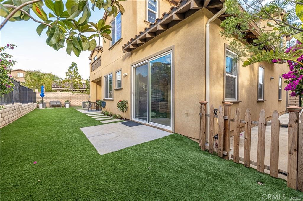 https://media.crmls.org/medias/e3a722de-2c31-43ea-a431-6ae9dc5e4acf.jpg?preset=X-Large