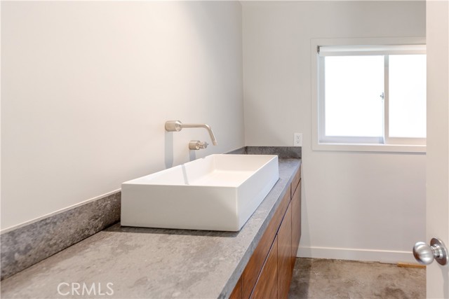 Detail Gallery Image 42 of 54 For 2412 Canyon Oak Dr, Los Angeles,  CA 90068 - 3 Beds | 2 Baths