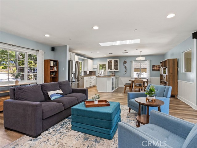 3828 2nd Avenue, La Crescenta CA: https://media.crmls.org/medias/e3aa18ca-3869-43ba-a3c3-a59685fa5fab.jpg