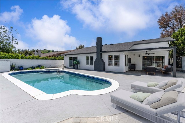 7520 Bobbyboyar Avenue, West Hills CA: https://media.crmls.org/medias/e3aa3a28-9a73-430a-b220-d766d7d5cce1.jpg