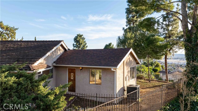 Detail Gallery Image 7 of 63 For 9960 Milburn, Sun Valley,  CA 91352 - 4 Beds | 2 Baths