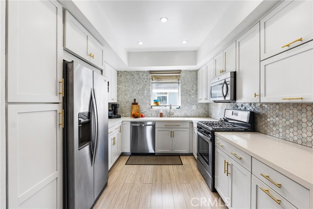 Detail Gallery Image 9 of 36 For 26873 Claudette St #112,  Canyon Country,  CA 91351 - 2 Beds | 2 Baths