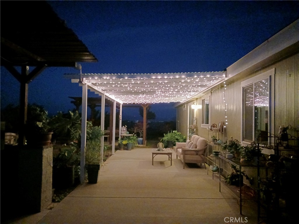 https://media.crmls.org/medias/e3ab6f44-93f4-4ce6-a161-9816a42ee6fb.jpg?preset=X-Large