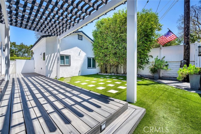 17900 Bullock Street, Encino CA: https://media.crmls.org/medias/e3abf2e0-a7cf-4086-8537-ddef1d01a1e1.jpg