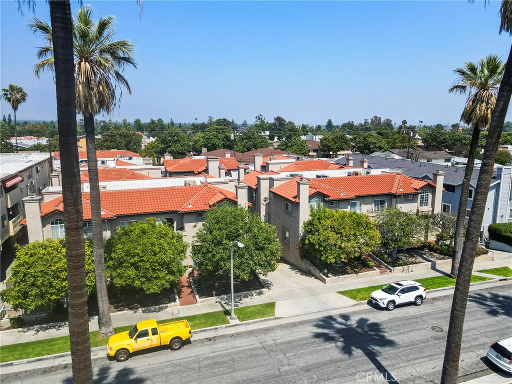 https://media.crmls.org/medias/e3ac63fb-bb0c-4ce7-9277-a54f78ae6b63.jpg?preset=X-Large