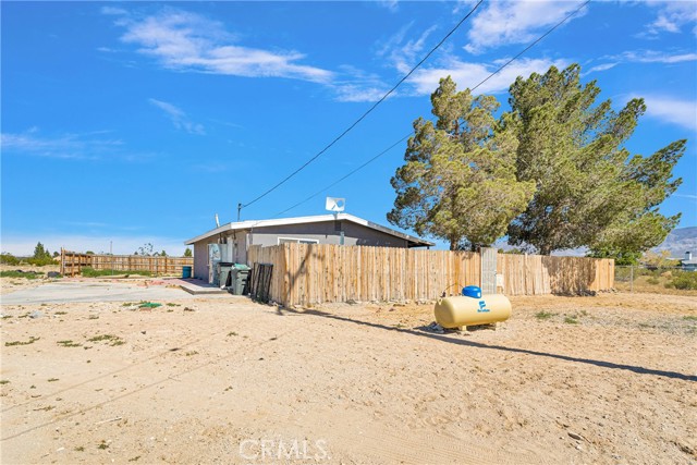 Detail Gallery Image 4 of 41 For 9989 Hope Ln, Lucerne Valley,  CA 92356 - 3 Beds | 1 Baths