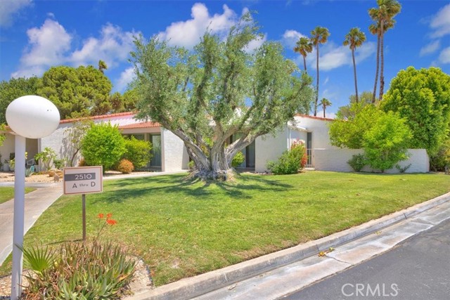 Detail Gallery Image 3 of 42 For 2510 N Whitewater Club Dr #C,  Palm Springs,  CA 92262 - 2 Beds | 2 Baths