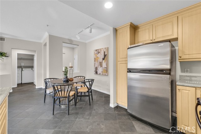 Detail Gallery Image 10 of 26 For 3300 Watermarke Pl, Irvine,  CA 92612 - 2 Beds | 2 Baths