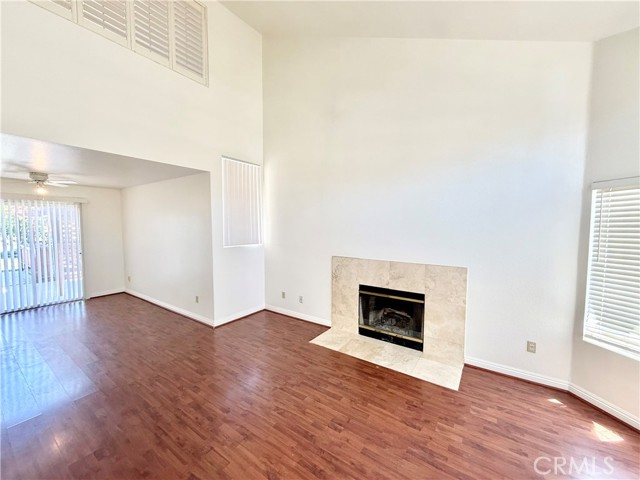 Detail Gallery Image 4 of 5 For 37838 Spyglass Cir, Murrieta,  CA 92563 - 4 Beds | 2/1 Baths