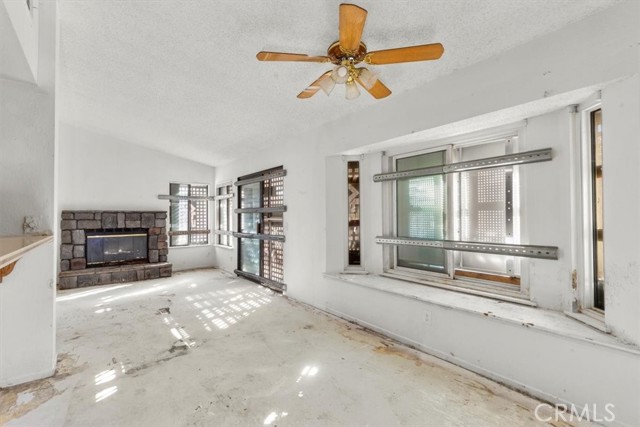 Detail Gallery Image 18 of 37 For 13511 Mountain Drive, Hesperia,  CA 92344 - 4 Beds | 2 Baths