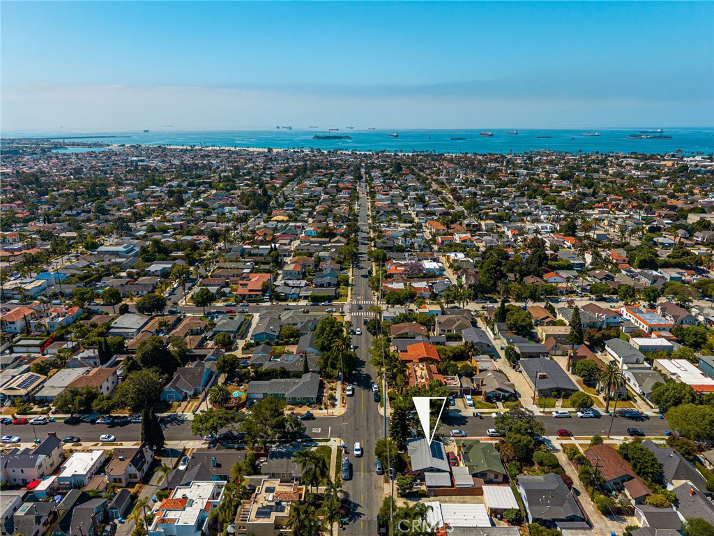 https://media.crmls.org/medias/e3af787a-485b-4b60-bfc2-b4d1af726ac2.jpg?preset=X-Large
