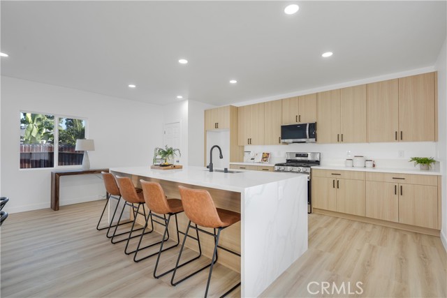 Detail Gallery Image 6 of 33 For 320 S Redwood, Brea,  CA 92821 - 4 Beds | 3 Baths