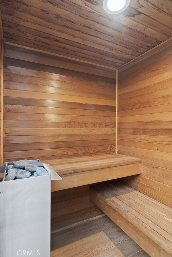 Detail Gallery Image 23 of 67 For 9514 Oakridge Pl, Chatsworth,  CA 91311 - 6 Beds | 6 Baths