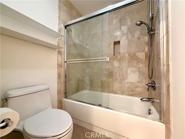 Detail Gallery Image 22 of 29 For 227 S Madison, Pasadena,  CA 91101 - 2 Beds | 2/1 Baths