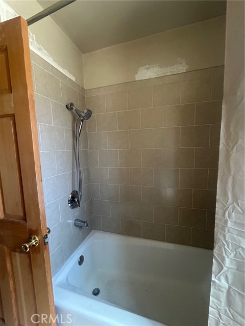 11818 Graystone, Norwalk CA: https://media.crmls.org/medias/e3b30f77-f759-47e4-af1e-d39d3602e6e9.jpg