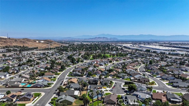 3012 Homer Circle, Jurupa Valley CA: https://media.crmls.org/medias/e3b35f62-42ba-464e-8327-3f772caa6df7.jpg