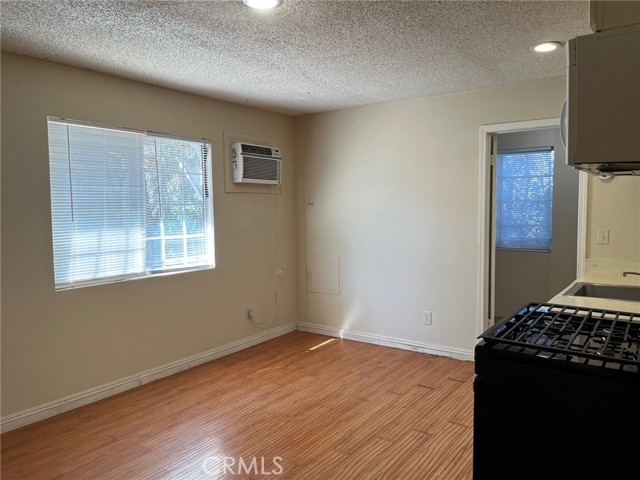 Detail Gallery Image 3 of 12 For 34655 Borchard #B,  Lake Elsinore,  CA 92530 - 2 Beds | 1 Baths