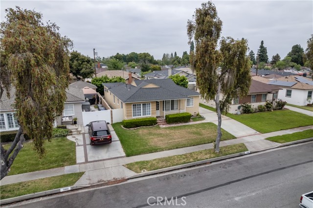 5939 Greentop Street, Lakewood CA: https://media.crmls.org/medias/e3b3eb03-b251-46c0-a579-0549f702e2e9.jpg