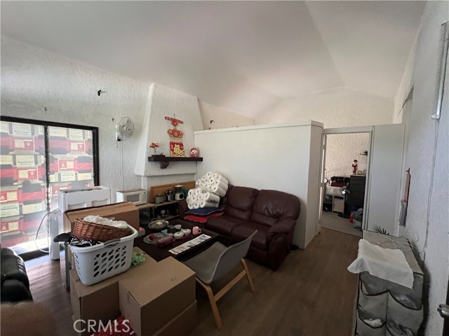 400 N Valencia Street, Alhambra CA: https://media.crmls.org/medias/e3b3ffcb-9ccc-4360-97ca-acbd0988b2e4.jpg